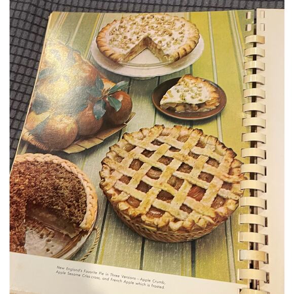 The Boston Globe Cookbook for Brides. First Edition c. 1963 Rare - Picture 8 of 9